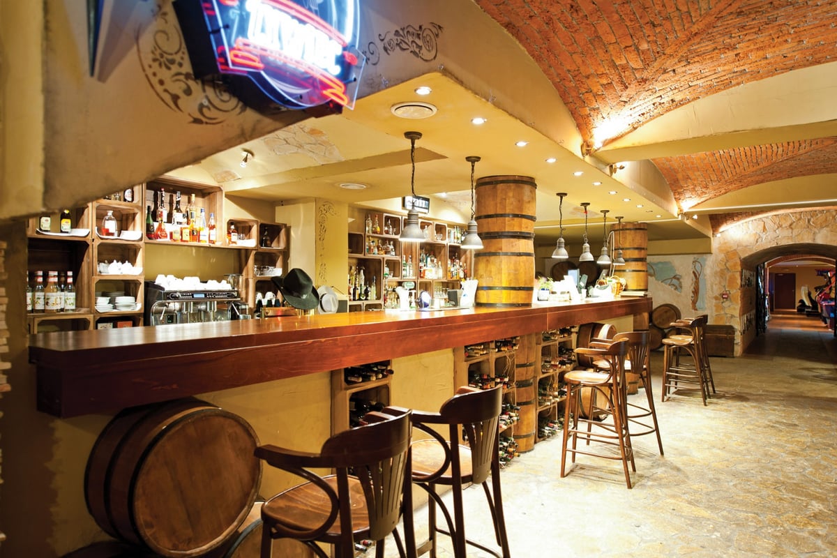 bar