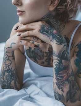 Kobieta z tatuażami