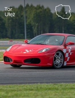 Czerwone Ferrari z logiem PrezentMarzeń