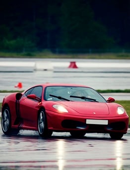 Profil pędzącego Ferrari