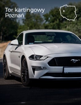 czerwony ford mustang widok z przodu