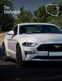 czerwony ford mustang widok z przodu