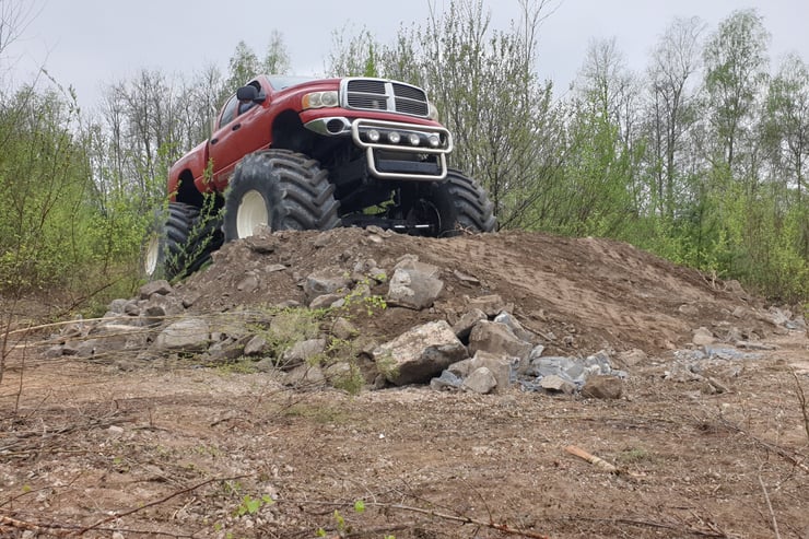 monster truck, jazda z przeszkodami