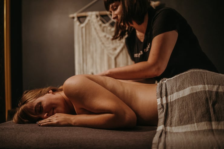 kobieta na masażu