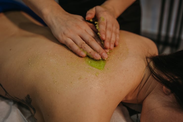 masaż z peelingiem