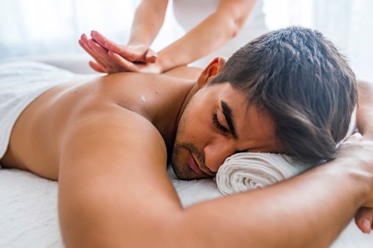 Masowanie pleców w MM Massage