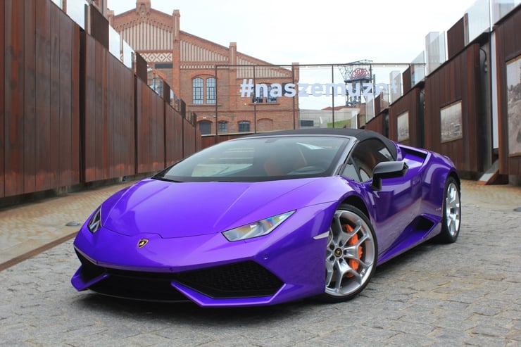 fioletowe Lamborghini Huracan widok przodem