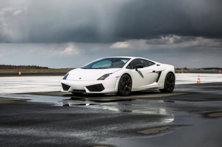 białe Lamborghini