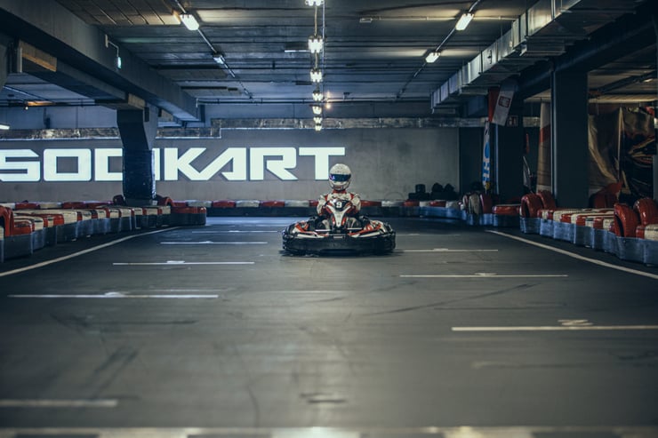 gokart w podziemiach