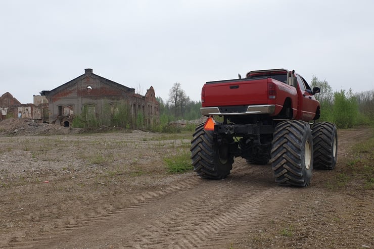 monster truck tył