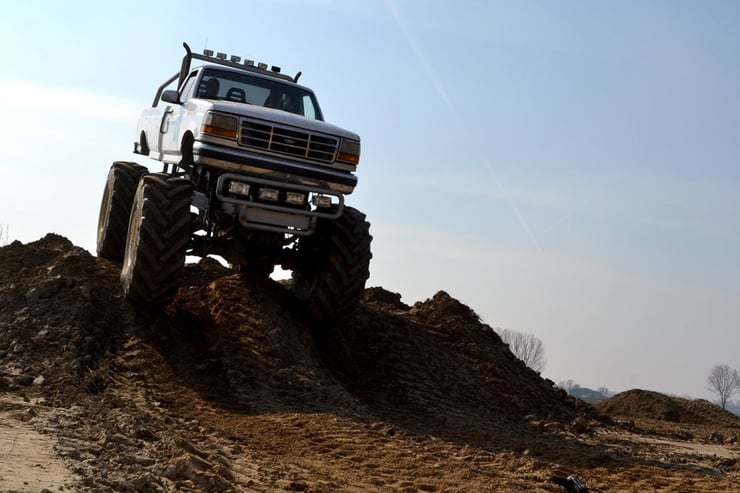 Potężny Monster Truck