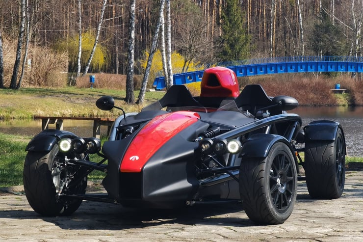 Ariel Atom 4 przy rzece