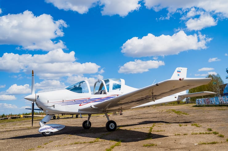 Tecnam P-2002 Sierra na lotnisku