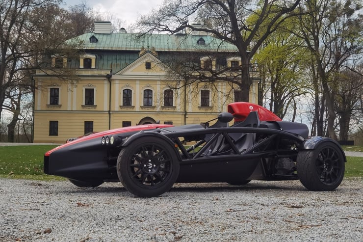 Ariel Atom 4 z boku