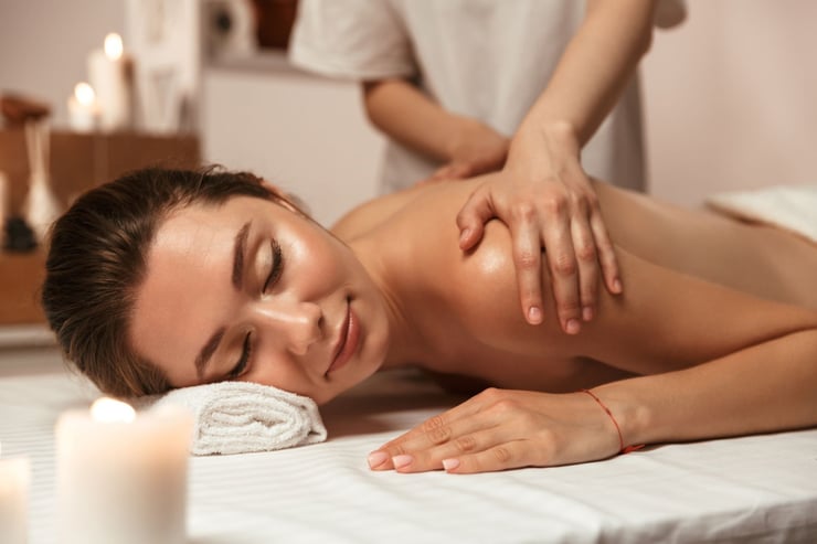 Masaż aromaterapeutyczny olejkiem w Samui SPA