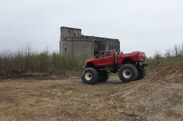 monster truck bokiem