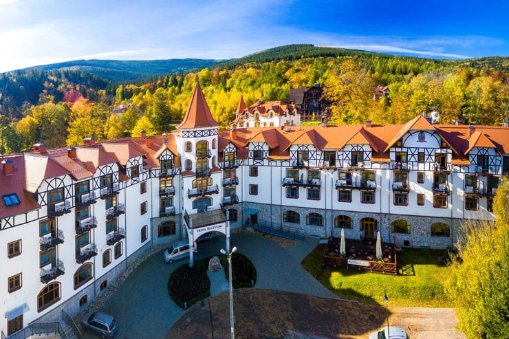 hotel buczyński z zewnątrz