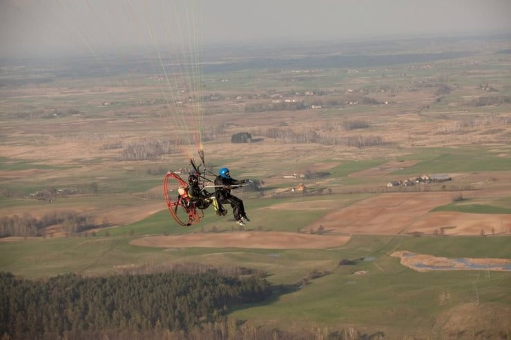 Krajobraz widoczny podczas lotu motoparolotnią