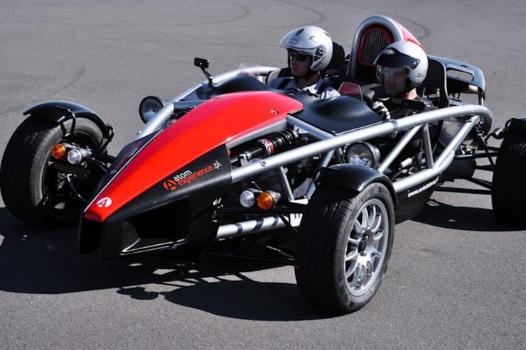 ariel atom widok z przodu