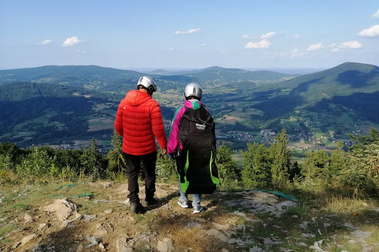 uczestnicy lotu na wzgórzu