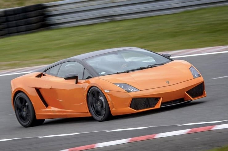 sportowe Lamborghini Gallardo na torze Jastrząb