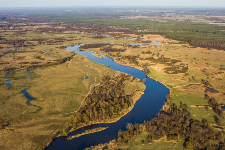 Widok na rzekę oraz okolicę