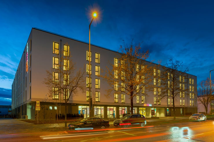 hotel nocą