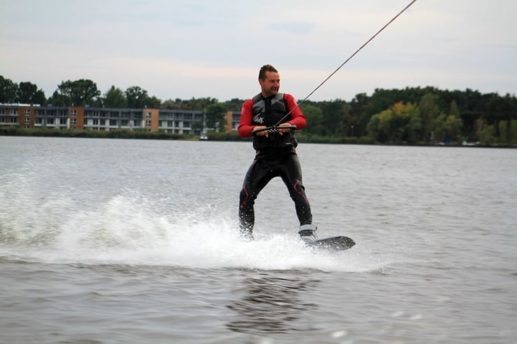 wakeboarding - pływanie