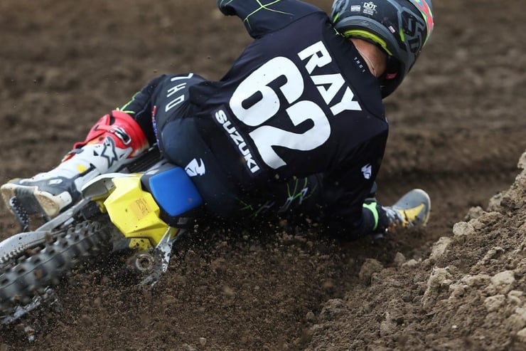 manewry na torze motocross